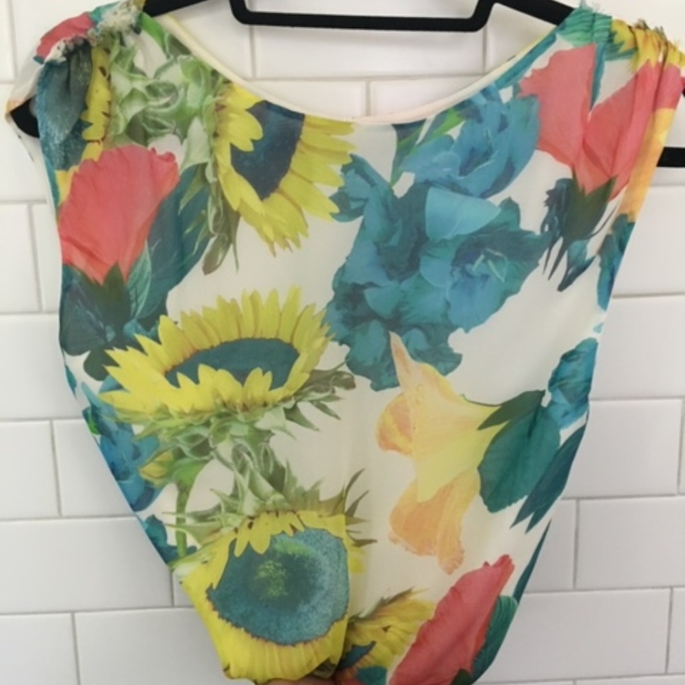 Alice + Olivia floral print silk sleeveless top